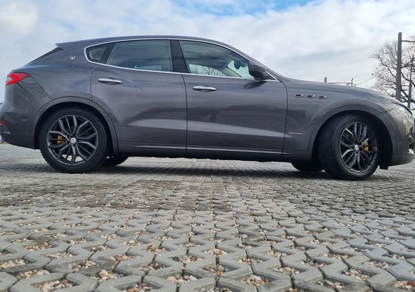 Maserati Levante cena 292999 przebieg: 53000, rok produkcji 2019 z Tarnobrzeg małe 631